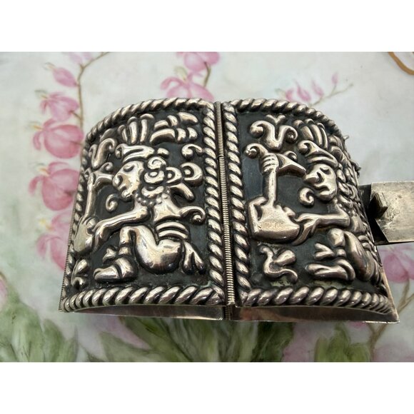 Vintage 60's Mexico 925 Sterling Wide Link Bracelet Aztec Warrior Repousse 68.6g - Picture 8 of 13